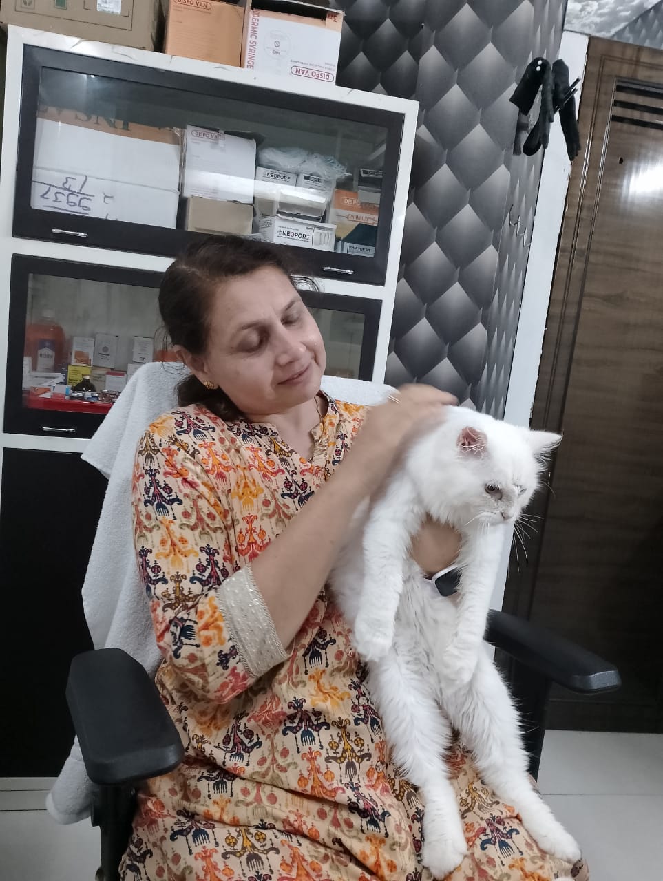Dr. Rashmi Khandelwal — veterinarian at Happy Tails Pet Clinic